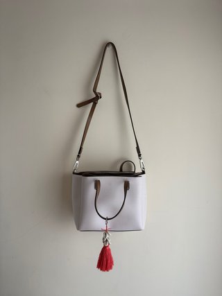 Bolso blanco y marrón