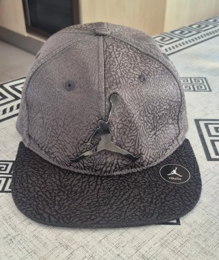 Gorra Jordan Youth Gris