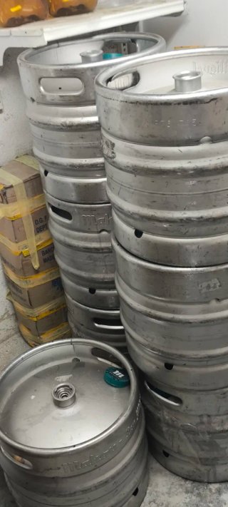 2 Botellas CO2 y 7 Barriles de Cerveza, vacios