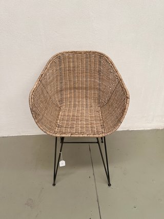 Sedia Chart kave home in rattan e acciaio