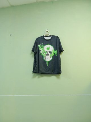 Camiseta Negra con Estampado de Calavera