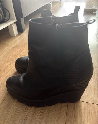 Botines de cuña alta negros