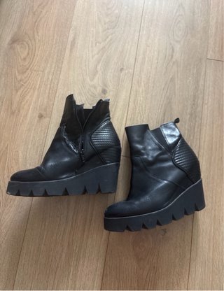 Botines de cuña alta negros