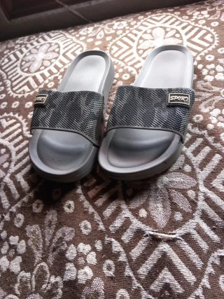 Chanclas deportivas hombre grises