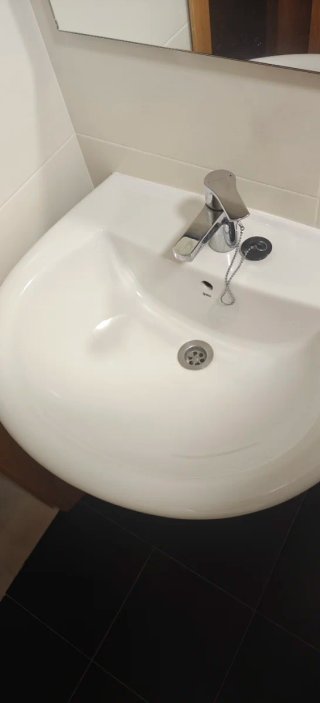 Lavabo completo de porcelana.
