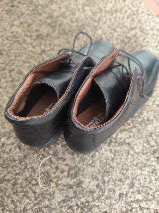 Botines de piel negros