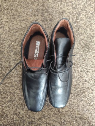 Botines de piel negros