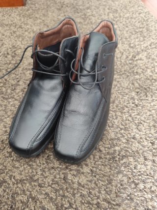Botines de piel negros