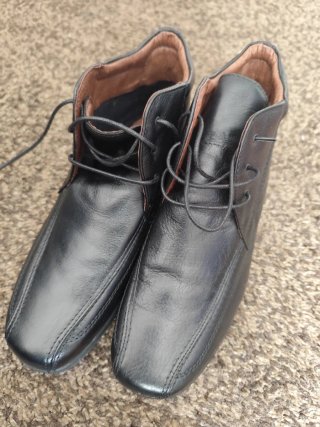 Botines de piel negros