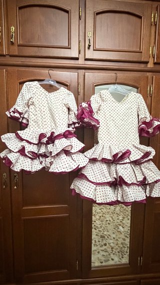 Traje de flamenca para dos hermanita.