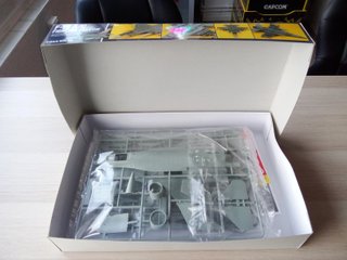 F-16 A/C FIGHTING FALCON MAQUETA ACADEMY 1/48