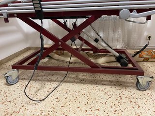 Cama Geriátrica Eléctrica con Barandillas