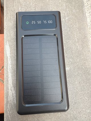 Batería Portátil Solar con Pantalla Digital