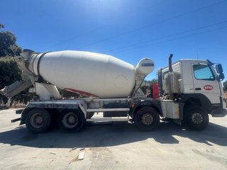 VOLVO FMX 410 HORMIGONERA 8x4