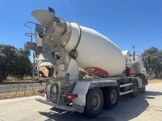 VOLVO FMX 410 HORMIGONERA 8x4
