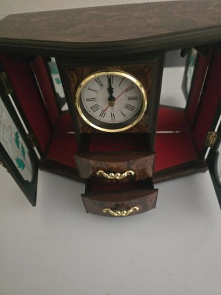 Joyero con Reloj Integrado
