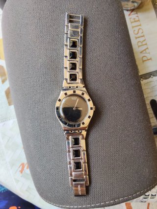Reloj Swatch Plata y Negro