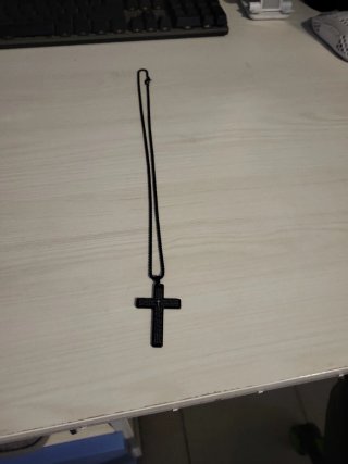 Collana con croce nera
