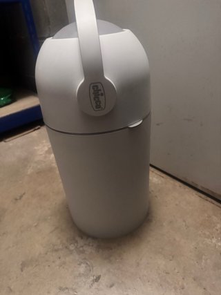 CONTENEDOR DE PAÑALES CON TAPA