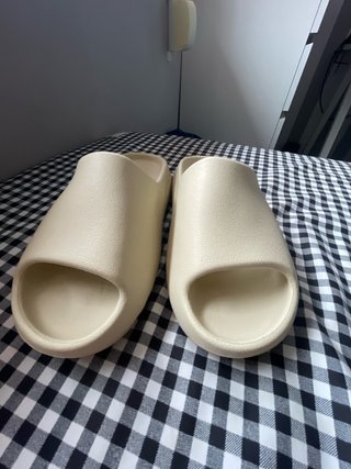 Yeezy Slide Beige