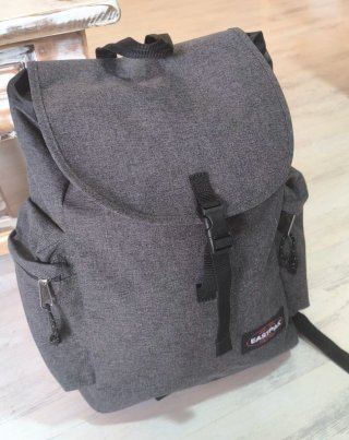 Mochila Eastpak Gris