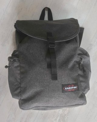 Mochila Eastpak Gris