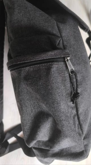 Mochila Eastpak Gris