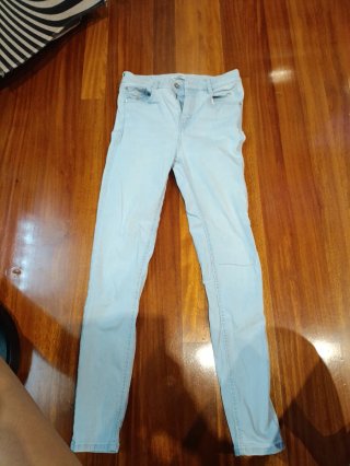 Pantalón pitillo azul