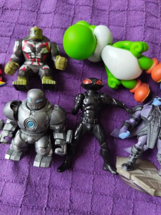 Lote de figuras de acción y juguetes