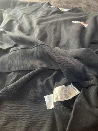 Ellesse | Sudadera Negra Clásica con Logo Bordado