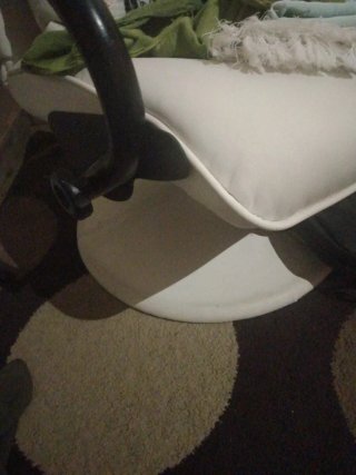 Silla giratoria blanca de piel sintética