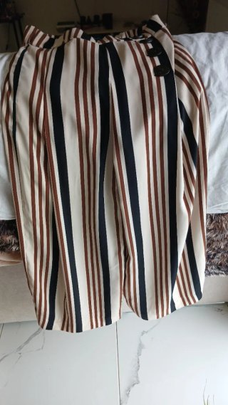 Pantalón ancho rayas beige y marrón