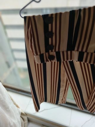 Pantalón ancho rayas beige y marrón