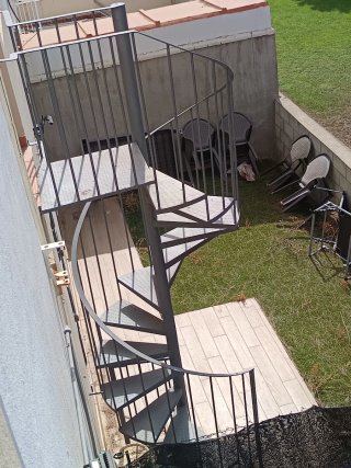 Se vende escalera de caracol