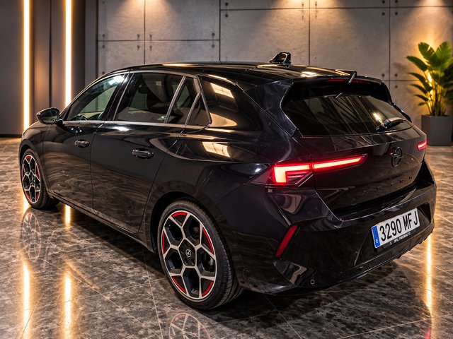 Opel Astra 1.2T 130 GS EAT8