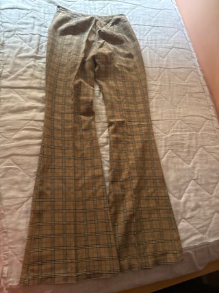 Pantalón campana elegante cuadros beige