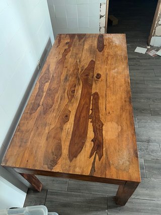 Mesa de comedor de madera