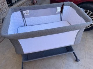Minicuna bebé gris