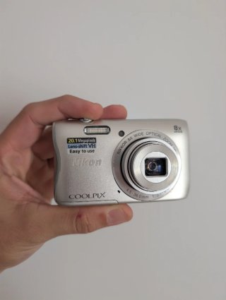 Nikon Coolpix S3700 Wi-Fi 20.1 MP