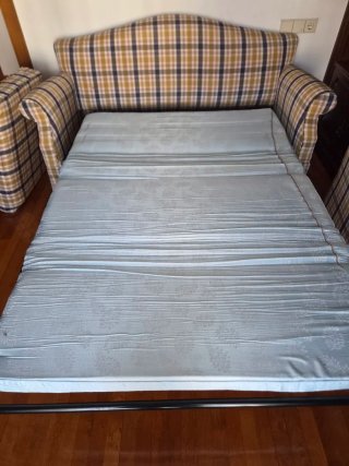 Sofá cama de tela a cuadros