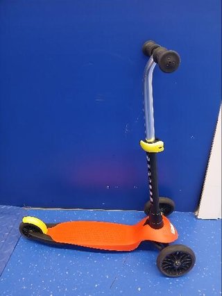 patin tres ruedas rojo