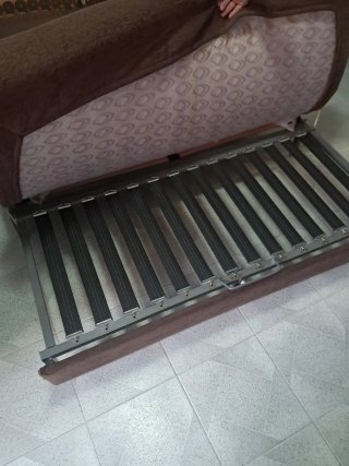 Sofá Cama Marrón y con posabrazos estapados