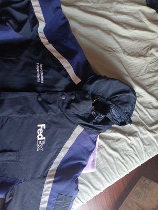 Chaquetón FedEx
