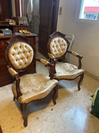 Pareja de sillones antiguos capitoné