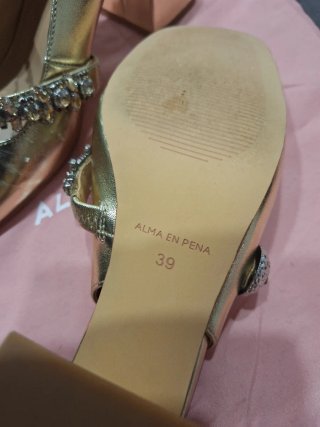 Zapatos Dorados Alma en Pena
