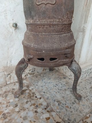 Estufa Antigua de Leña y Carbón