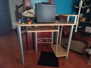 Escritorio con Estructura Metálica