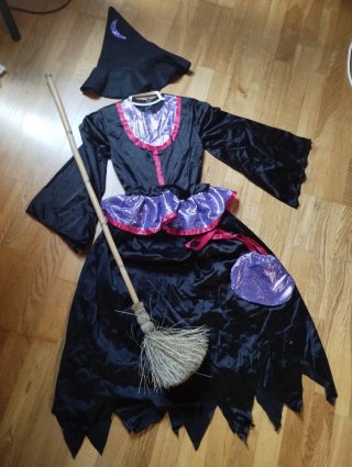 Halloween. Disfraz de Bruja para Niña.