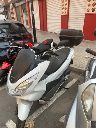Se vende Honda PCX 125 con motor roto