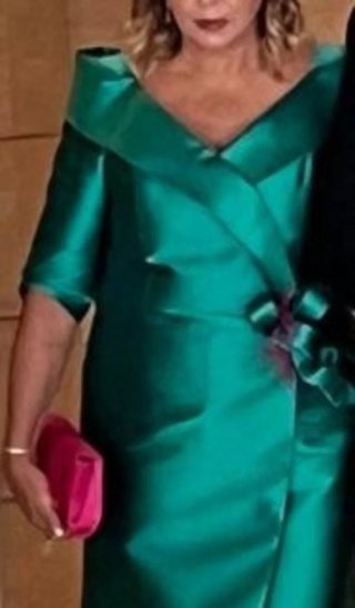 Vestido de fiesta verde seda elegante